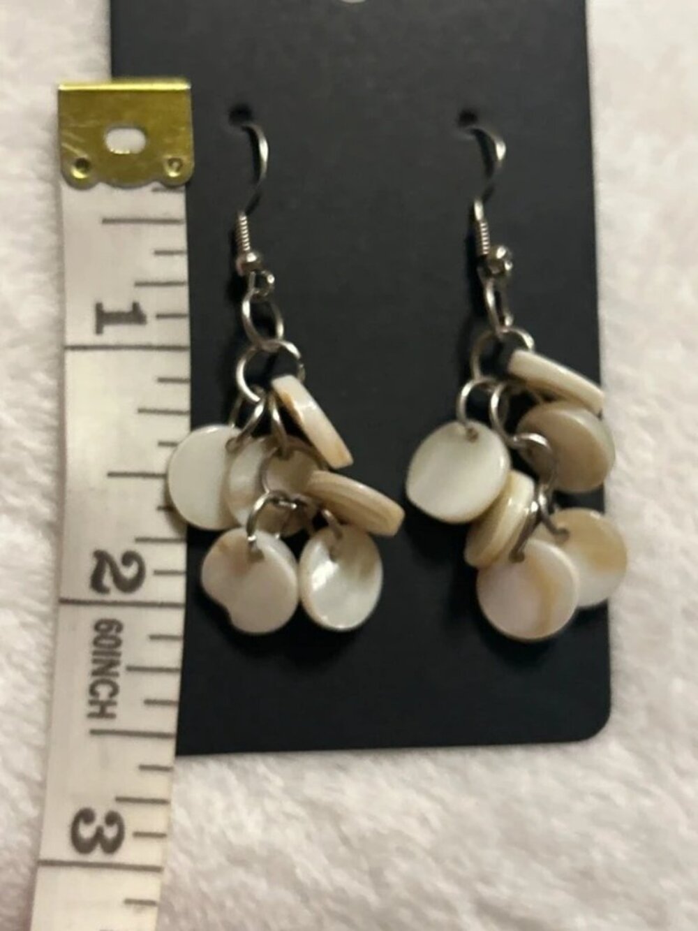 Shell dangle earrings - Picture 4 of 5